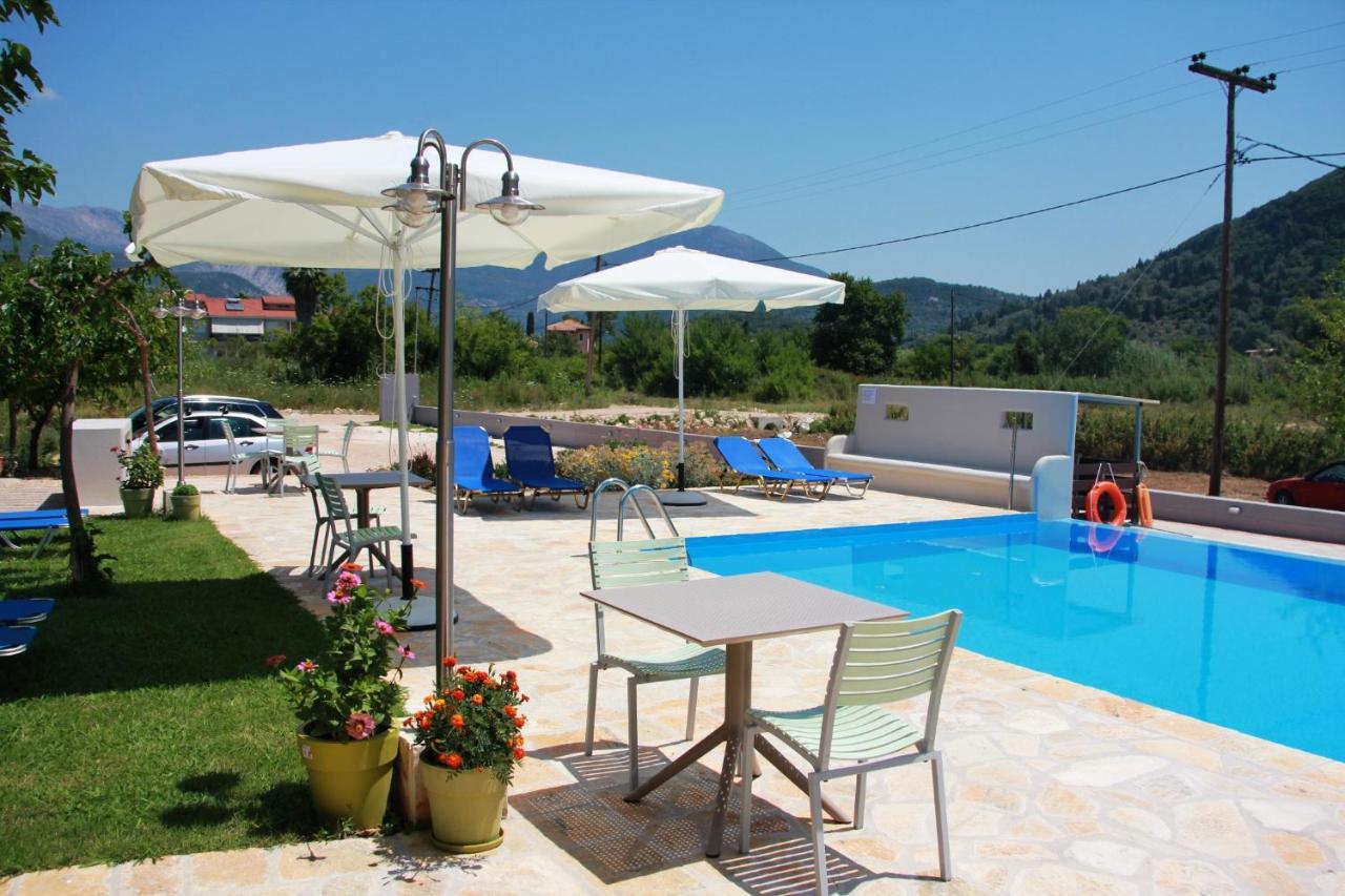 George Studios Vasiliki Exteriör bild