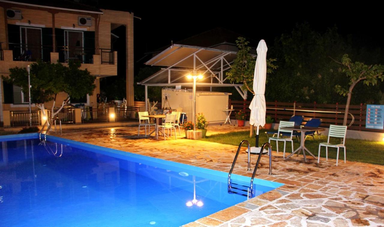 George Studios Vasiliki Exteriör bild