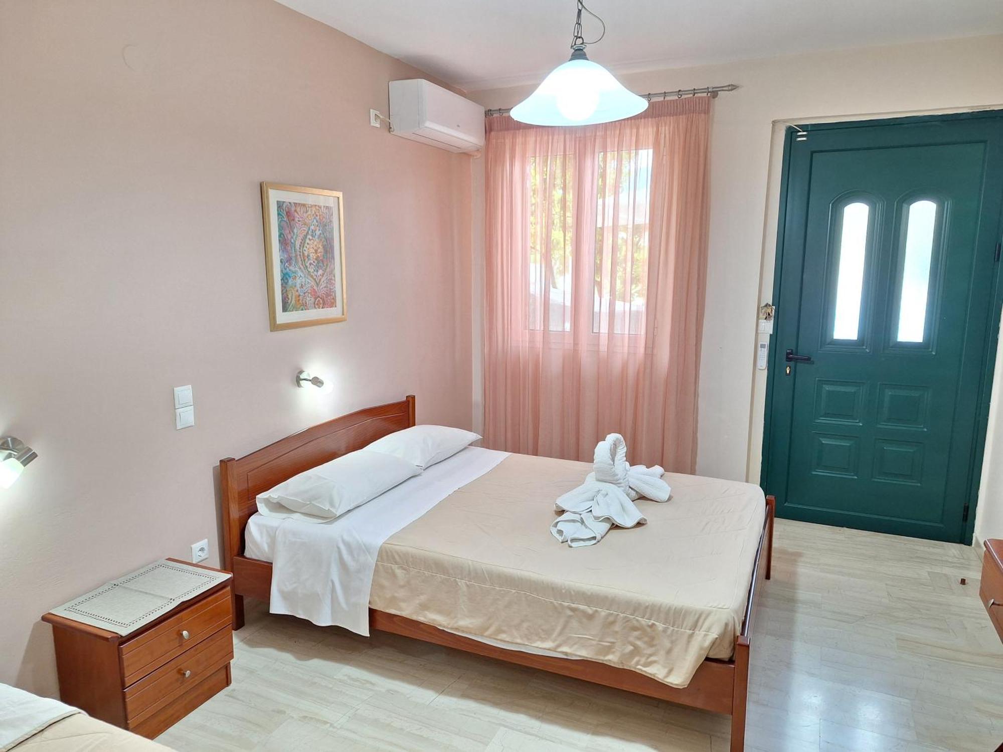 George Studios Vasiliki Rum bild