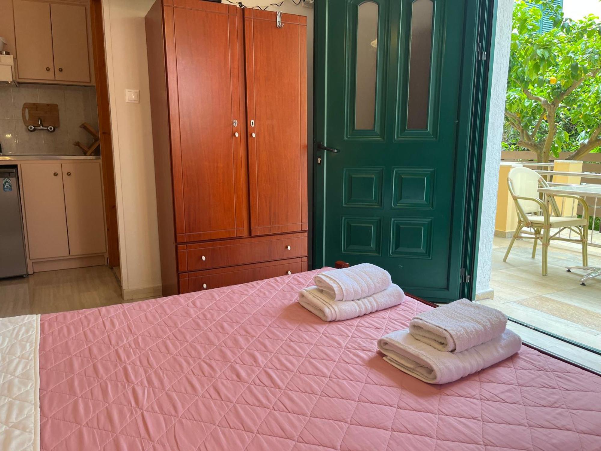 George Studios Vasiliki Rum bild