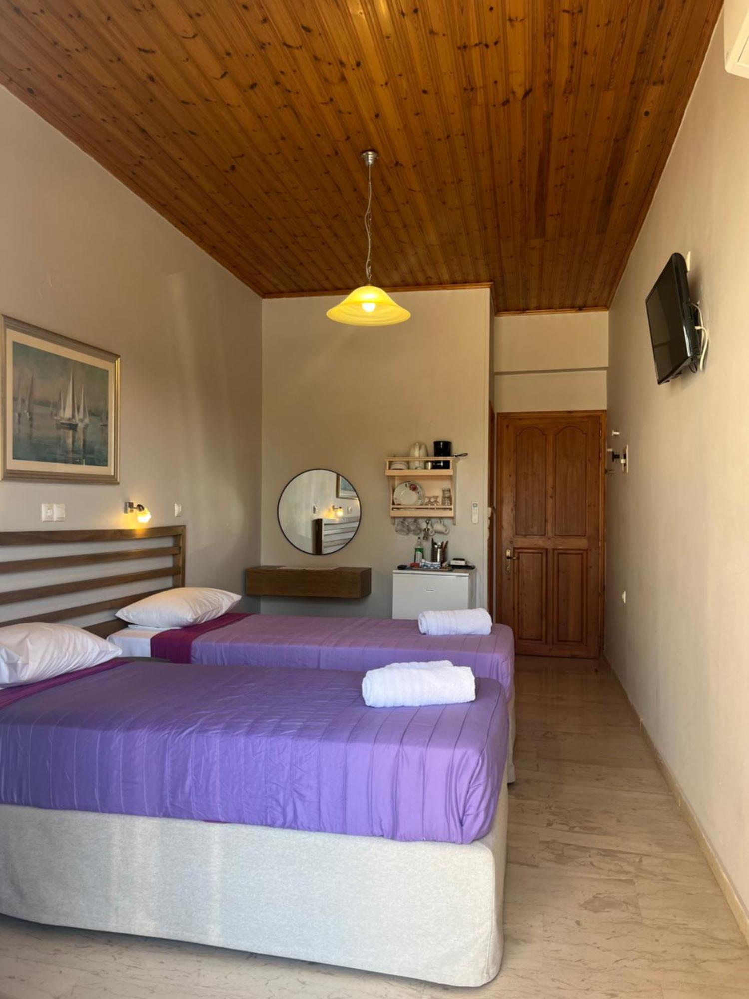 George Studios Vasiliki Rum bild